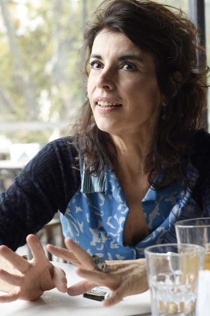 "A la protagonista de la novela lo diverso se le impone y le exige una forma de vivir distinta. Atipicidades, rebeliones y diversidades que veo encarnadas en Sara Gallardo", dice Perez Alonso