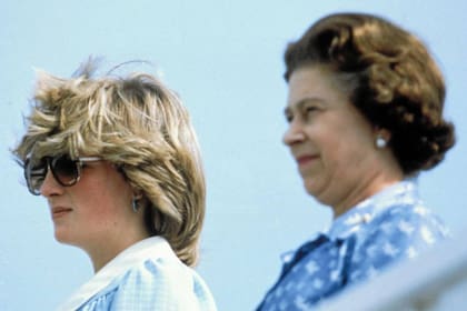 A la reina no le gustaba el trato informal que Diana tenía con el personal del palacio