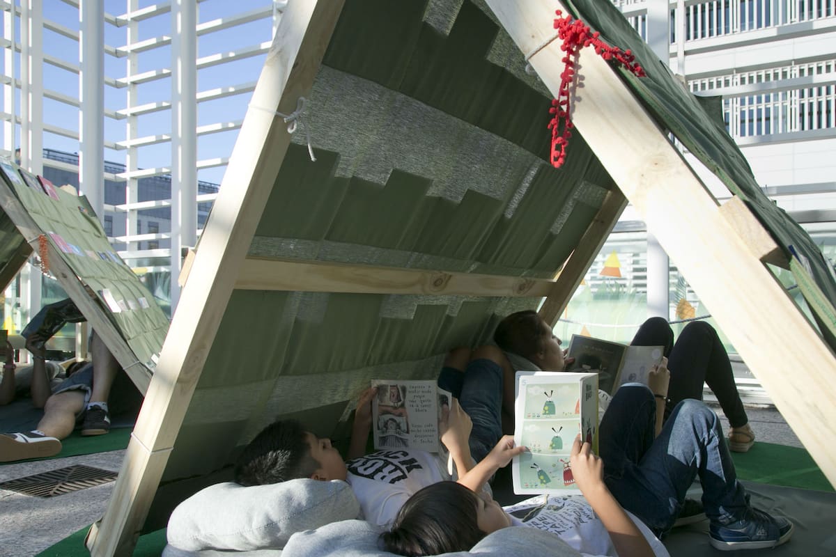 A la sombra, en la playa, en la plaza o en casa: cuentos, poesía y libros con desafíos para disfrutar en el verano