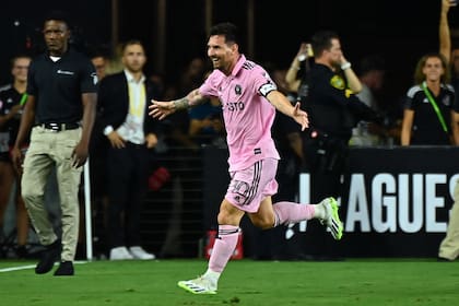 A Lionel Messi le alcanzó con entrar en el segundo tiempo y torció los destinos de un partido que concluía en empate