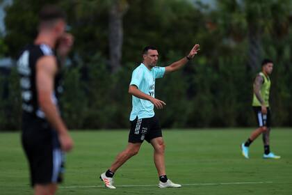 A Lionel Scaloni se le valora no solamente ser el DT campeón de la Copa América sino también el único que ganó un campeonato con Lionel Messi en el seleccionado mayor.