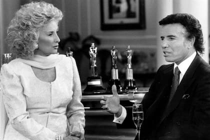 A lo largo de 53 años, los programas de Mirtha Legrand contaron con los más diversos invitados. El entonces presidente Carlos Saúl Menem era una asiduo comensal de la mesaza
