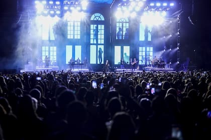 A lo largo de las dos horas que duró el concierto, Montaner fue ovacionado por el público presente