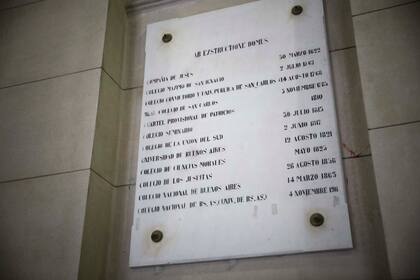 A lo largo de su historia, el actual Colegio Nacional de Buenos Aires tuvo varias denominaciones.