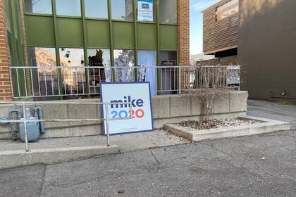 A lo largo del país, rompieron vidrios e hicieron grafittis en varias oficinas de campaña del exalcalde de Nueva York