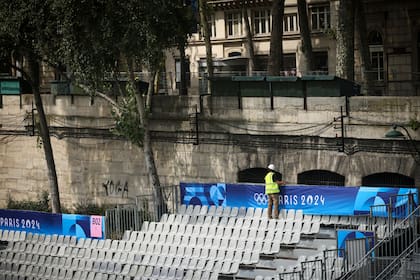 A lo largo del río Sena se dispusieron tribunas para que el público observe la Ceremonia Inaugural