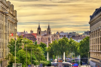 A lo lejos, detrás de la arboleda la Iglesia San Jerónimo