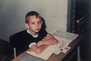 A los 10 años empezó a estudiar con un profesor, el Mago Charly, y desde ahí no paró. Ahora encabeza un show en el Circo Luxor.