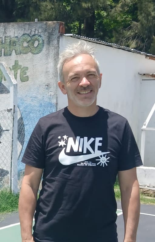 A los 12 conoció a “Quique” Villanueva, un vendedor ambulante del tren que lo “adoptó” como hijo y le enseñó un oficio.