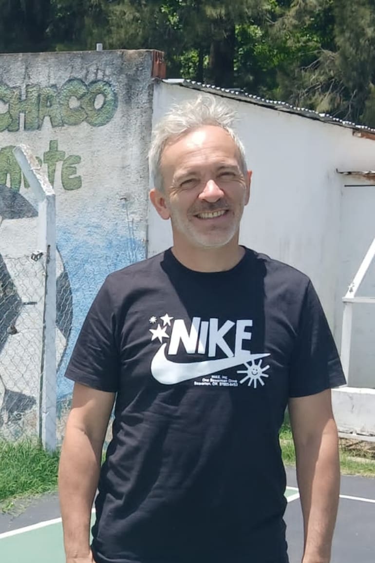 A los 12 conoció a “Quique” Villanueva, un vendedor ambulante del tren que lo “adoptó” como hijo y le enseñó un oficio.