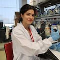 Tiene 18 años, egresó con promedio perfecto y ahora llega al instituto que elige al Premio Nobel