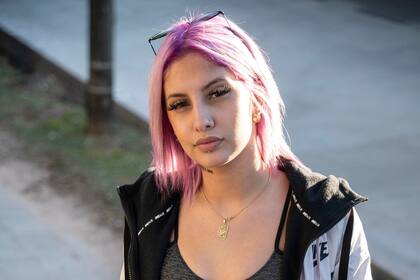 A los 18, es una de las voces más potentes del trap local: sus videos ya superan los 13 millones de visualizaciones y están disponibles en las principales plataformas digitales