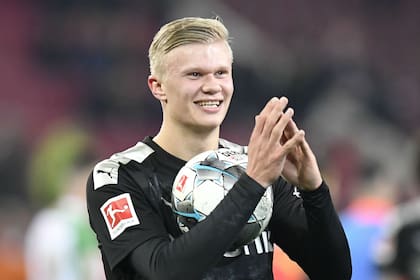 A los 19 años, Erling Haland debutó en Borussia Dortmund y anotó tres goles en 25 minutos.