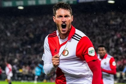 A los 23 aos Santiago Gimnez suma 44 goles en 72 partidos en Feyenoord y eligi Mxico en lugar de Argentina prefiere tener como rival a Lionel Messi