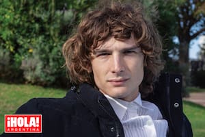 Es el nieto de una leyenda del rock argentino, tiene su propia banda y ahora también brilla en el cine