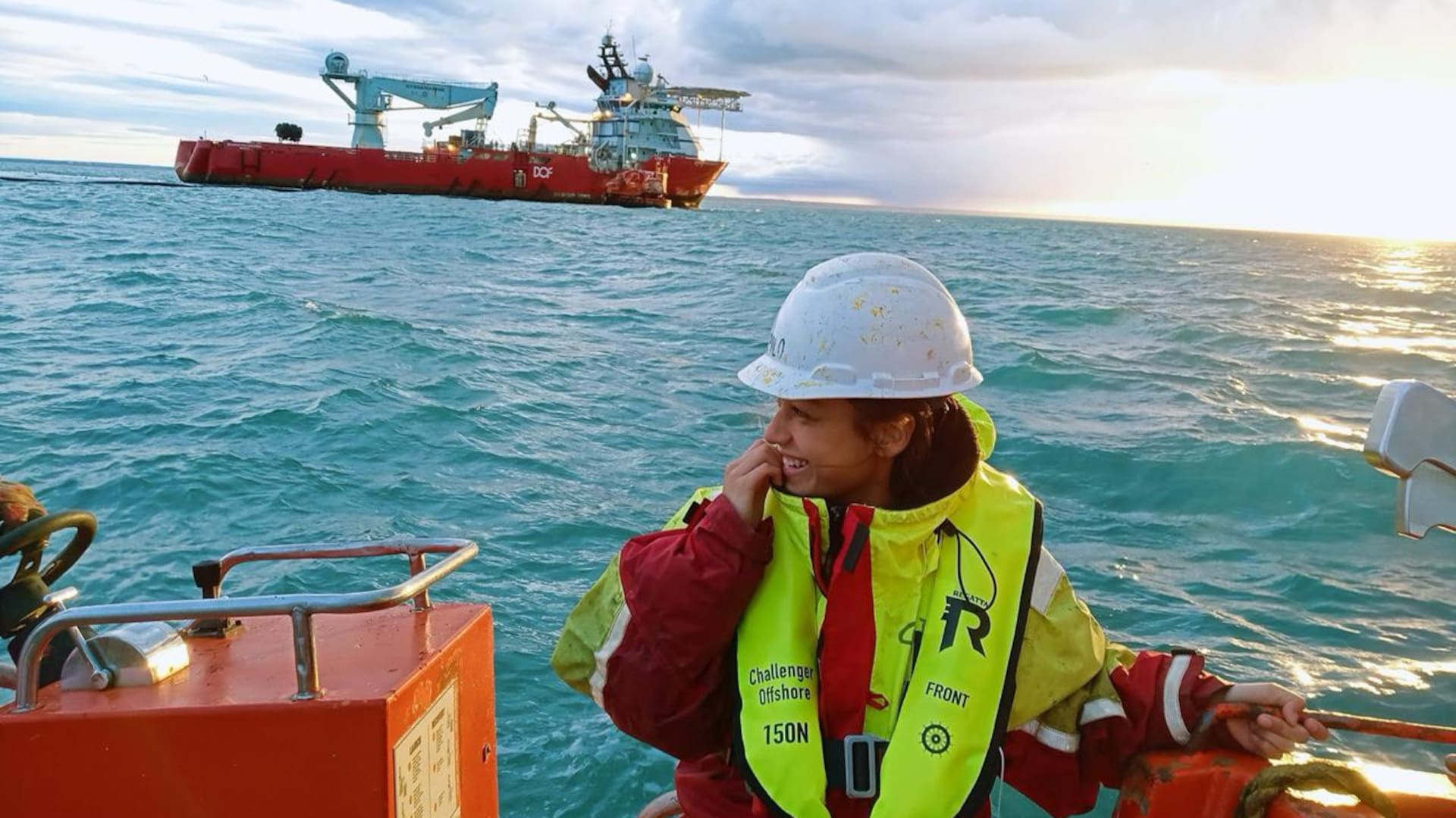 A los 25, haber logrado recibirse es una emoción que recuerda cada vez que entra en el mar