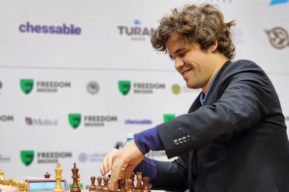 A los 32 años Magnus Carlsen domina largamente todos los tipos de ajedrez, pero se complace más con el corto; propone reducir los tiempos de juego para hacer más atractiva la competencia para el gran público.