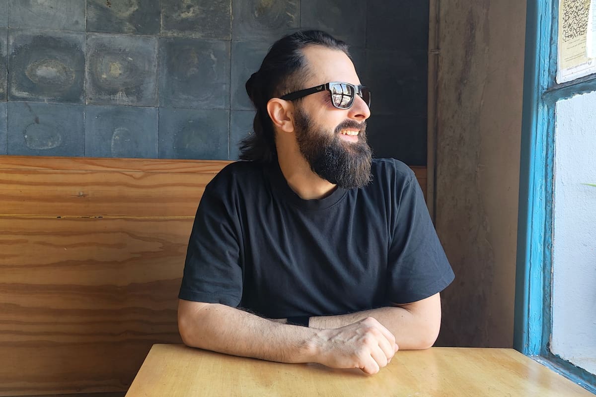 A los 37 años, Federico Iasparra es el bartender detrás del vermut de especialidad, Vermuciraptor.