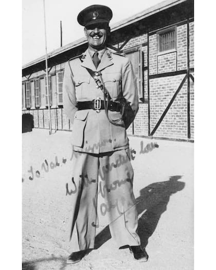 A los 37 años, Maskelyne se sumó a la campaña militar y dirigió un grupo especializado en engañar a los nazis en el norte de África.