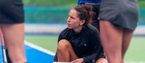 La entrenadora que hace historia en el hockey se nutre de fútbol: siguió de cerca a Messi y admira a Guardiola y Gallardo