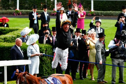 A los 49 años, Frankie Dettori es una celebridad que ha superado situaciones dramáticas en su vida