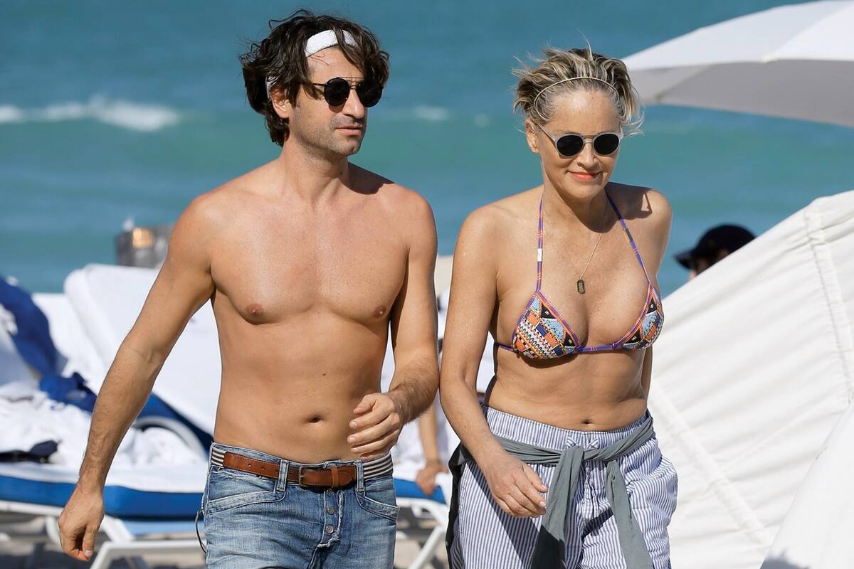 A los 60 años Sharon Stone sorprendió a todos al presentar a su flamante novio, Angelo Boffa, 19 años menor que ella.