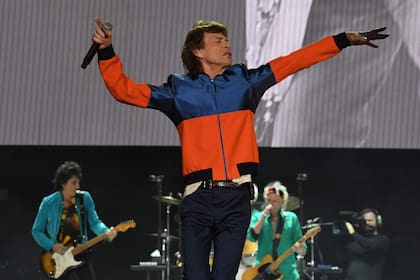 La actual mujer del cantante de The Rolling Stones posteó una foto del pequeño en uno de los estadios donde se presentará la banda