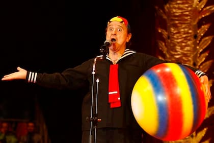 A los 80 años, reapareció “Kiko” de El Chavo y asustó a los fanáticos: débil y tambaleando