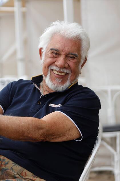 A los 86 años, Raúl Lavié mantiene su eterno porte de galán; estar activo es uno de los secretos de su eterna juventud