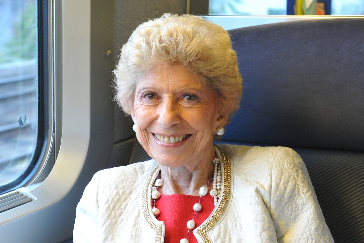 A los 91 años, Hélène Carrère d'Encausse sigue librando el combate por mantener a salvo la lengua francesa