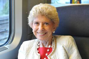 A los 91 años, Hélène Carrère d'Encausse sigue librando el combate por mantener a salvo la lengua francesa