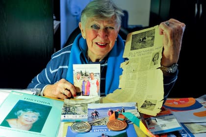 A los 91 años, la nadadora Enriqueta Duarte recordó con LA NACION anécdotas y vivencias de su gran gesta: el cruce del Canal de la Mancha en 1951.