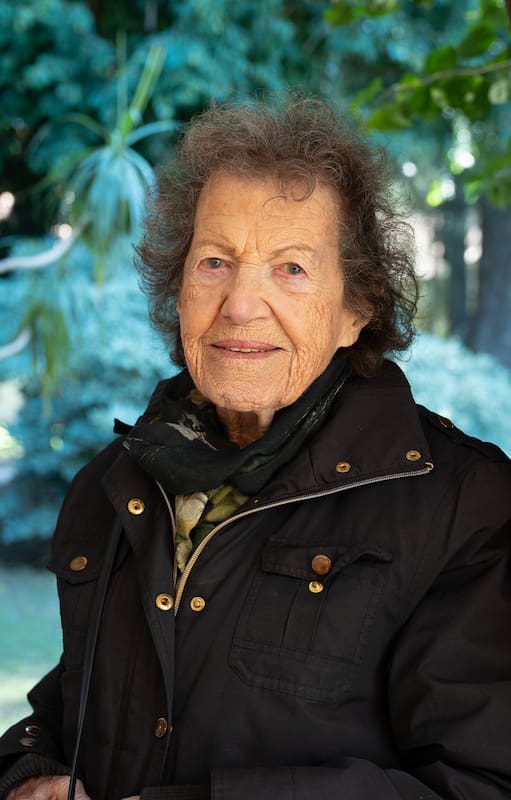 A los 94 años , Ruth Jäckel brinda charlas en colegios que el Holocausto no se repita nunca más.