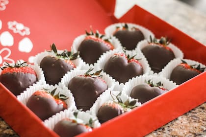 A los chocolates se les atribuyen propiedades afrodisiacas y por esto son de los obsequios favoritos para San Valentín