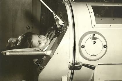 A los cinco años le diagnosticaron polio y desde entonces vivió en ese pulmón de acero