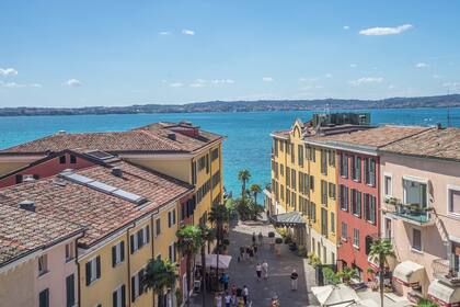A los italianos, por ejemplo, les gusta ir a la costa, como el Lago de Garda.