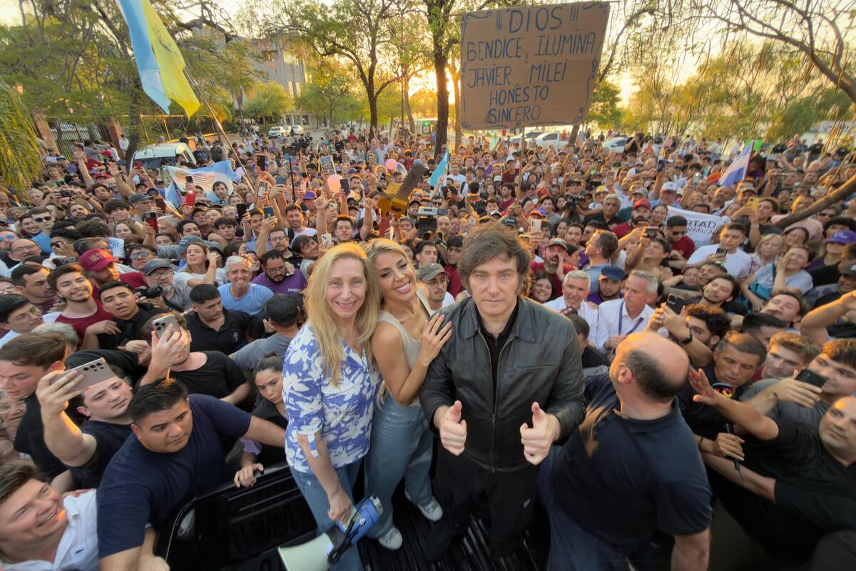 A “los violetas” les quedan, todavía, dos semanas para recuperar la narrativa; para convencer a la mayoría de los argentinos que la prioridad no es “frenar a Milei”, sino evitar que avance lo peor del kirchnerismo