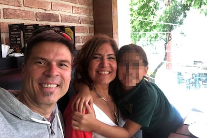 A Maica Moraes (47) una amiga, que conoció de grande, le prestó su vientre para que junto a su marido, Juan de Gregorio, puedan ser padres de Bianca (8), la primera de 47 bebés ya nacidos en la Argentina por gestación por sustitución
