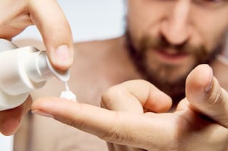 La Anmat prohibió el uso de una marca de cremas masculinas y de una cápsula para limpiar cafeteras
