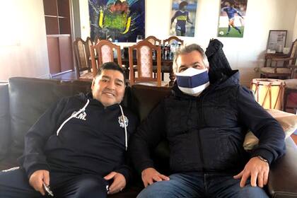 A Maradona se lo ve "feliz" por una mudanza que se demoró por la cuarentena y por la que estaba "ansioso", según cuenta Alejandro Ferrer, el secretario general de Gimnasia.