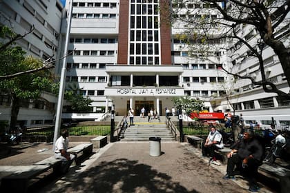 A María Drago, en el hospital Fernándezdonde le reprogramaron tres veces en un mes un reemplazo de cadera por falta de quirófano por la tarde