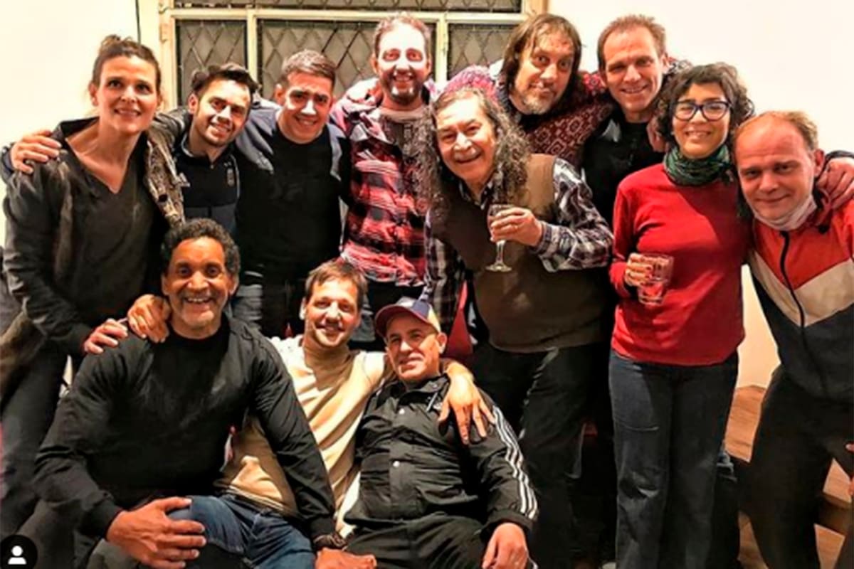 A más de 20 años de su estreno, y tras el éxito de la serie en Netflix, el elenco de Okupas volvió a reunirse