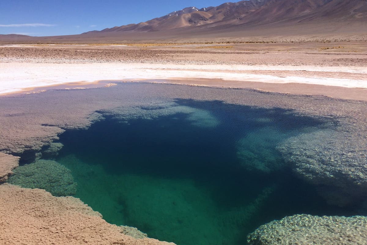 A más de 3500 metros de altura, volcanes, salares y médanos para hacer sandboard