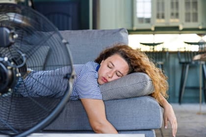 A más de 90 °F o 32 °C lo mejor es evitar el uso de ventiladores en el hogar