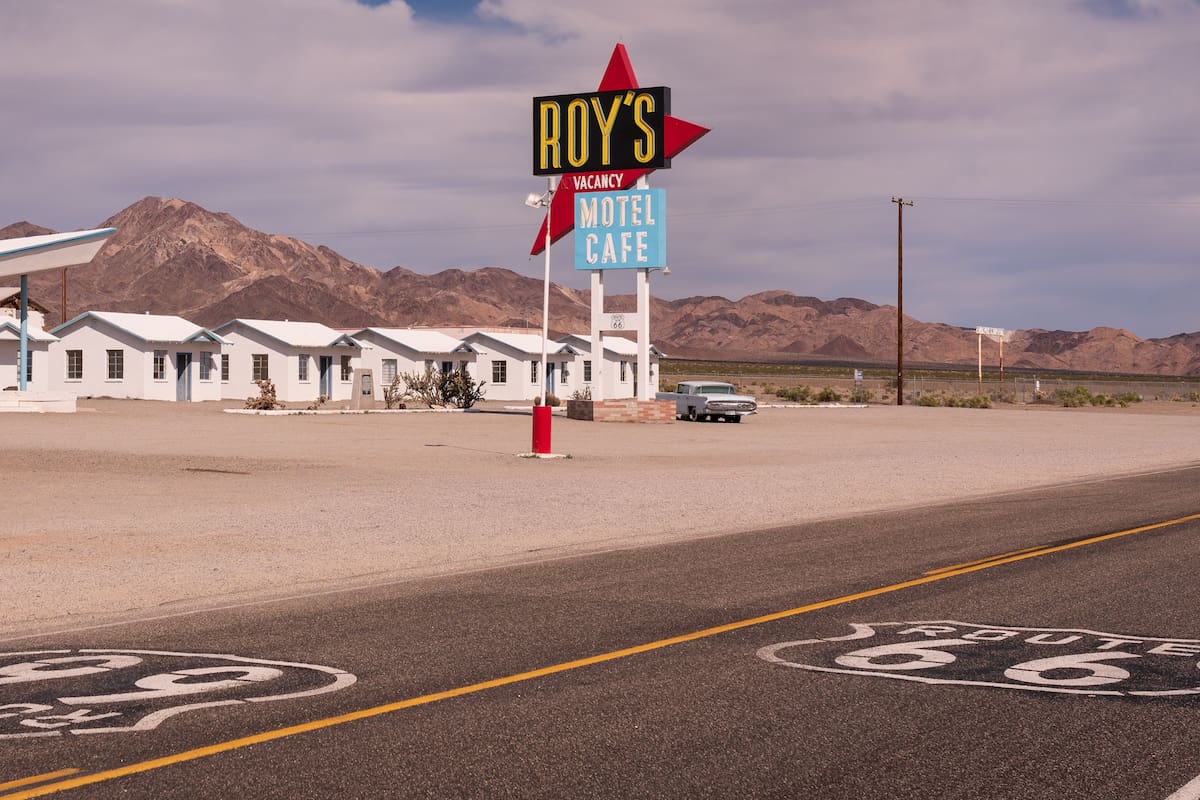 A mediados del siglo pasado, el pueblo de Amboy, California, alcanzó su apogeo cuando la Ruta 66 era una de las principales vías de tránsito de EE.UU.