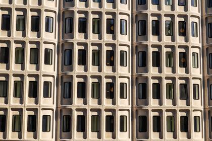 A mediados del siglo XX, la ética predominó sobre la estética y dio origen a esta corriente arquitectónica. Ahora Londres reimagina sus iconos.