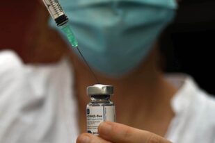 A medida que avanza el operativo de vacunación se prioriza a los grupos de riesgo