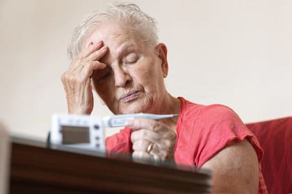 A medida que envejecemos, la temperatura corporal promedio tiende a bajar (Foto:Freepik)