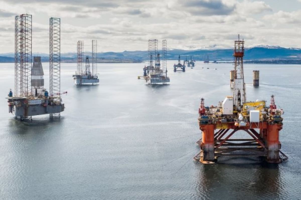 A medida que las energías renovables y los autos eléctricos continúan expandiéndose, la Agencia Internacional de Energía cree que el mundo alcanzará el máximo en el uso de petróleo para finales de la década