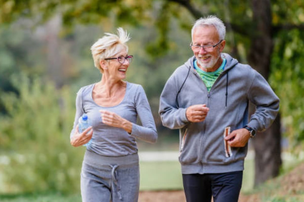 A medida que se avanza en edad, es común que el cuerpo empiece a funcionar de manera diferente, por eso es importante tomar en cuenta las recomendaciones de los expertos (Archivo)